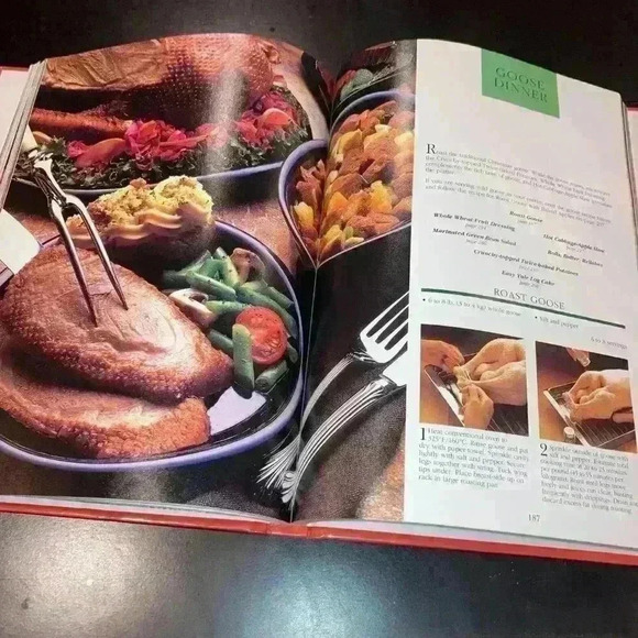 Vintage Christmas Cooking Crafts & Gifts Coffee Table Book Kitchen Decor EXC CON - Picture 6 of 12